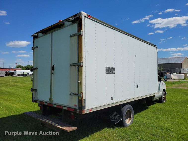 image for item DZ7132 2006 Ford E450 box truck