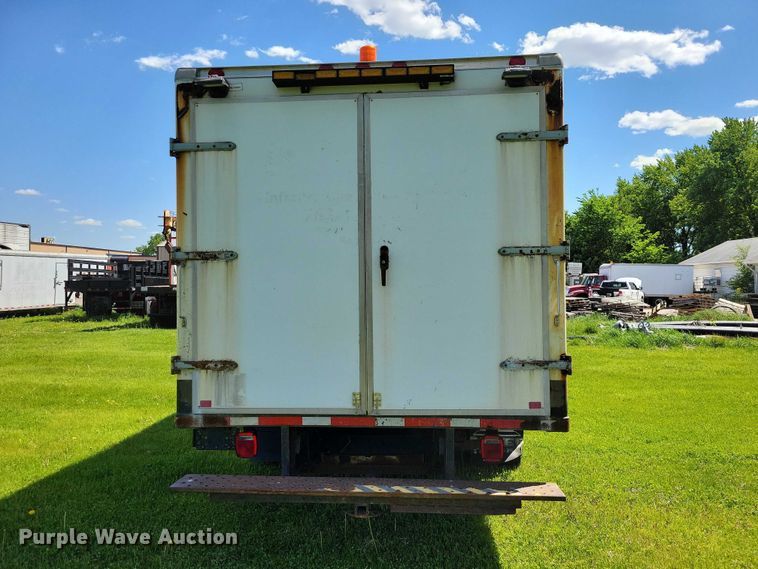 image for item DZ7132 2006 Ford E450 box truck