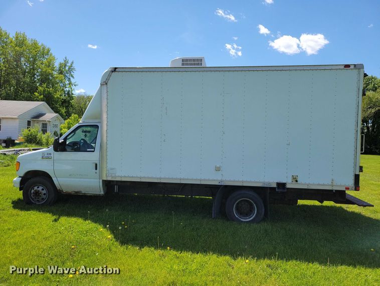 image for item DZ7132 2006 Ford E450 box truck