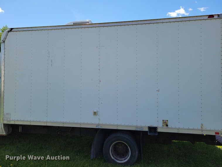 image for item DZ7132 2006 Ford E450 box truck
