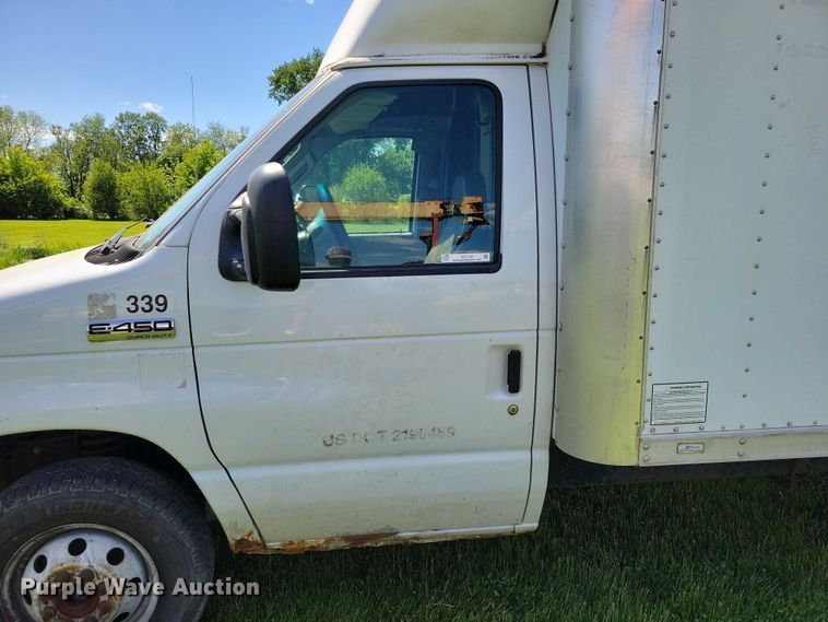 image for item DZ7132 2006 Ford E450 box truck
