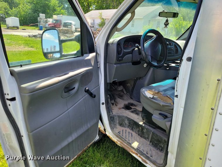 image for item DZ7132 2006 Ford E450 box truck
