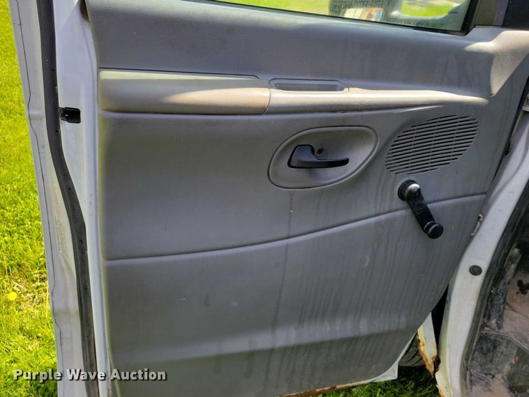 image for item DZ7132 2006 Ford E450 box truck