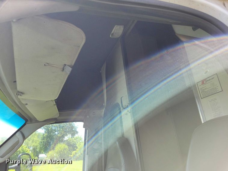 image for item DZ7132 2006 Ford E450 box truck