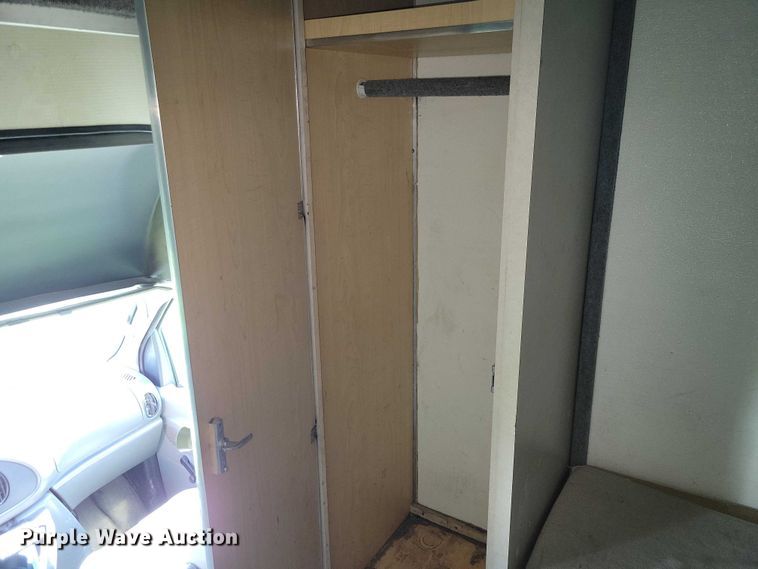 image for item DZ7132 2006 Ford E450 box truck