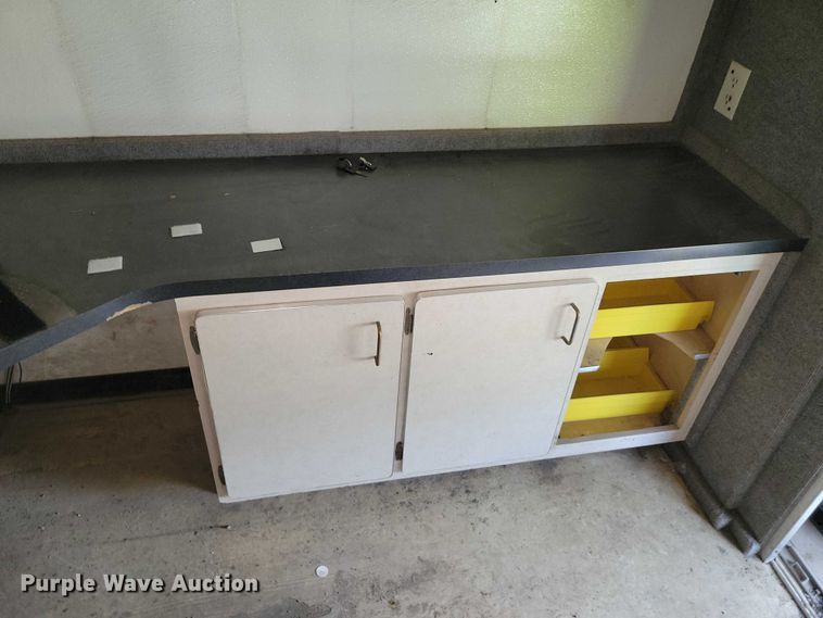 image for item DZ7132 2006 Ford E450 box truck