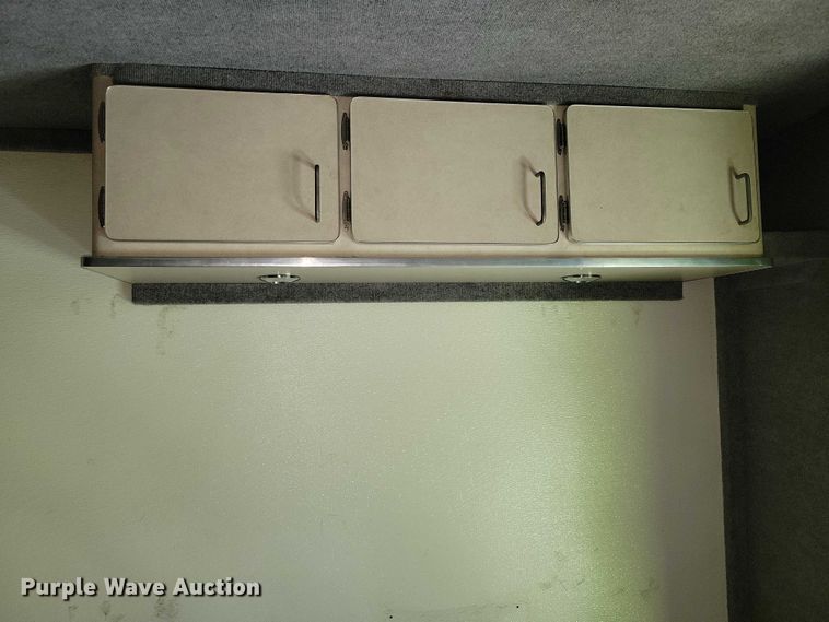 image for item DZ7132 2006 Ford E450 box truck