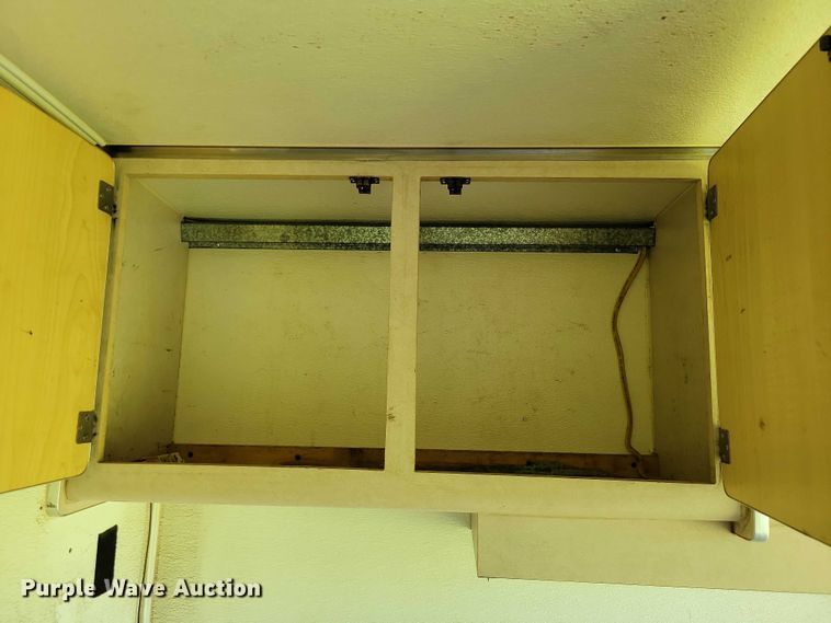 image for item DZ7132 2006 Ford E450 box truck