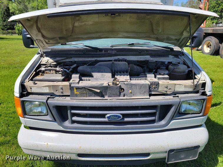 image for item DZ7132 2006 Ford E450 box truck