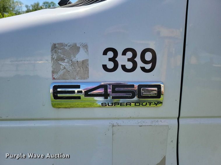 image for item DZ7132 2006 Ford E450 box truck