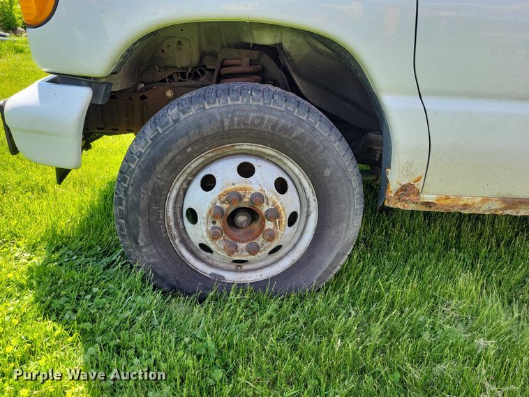 image for item DZ7132 2006 Ford E450 box truck