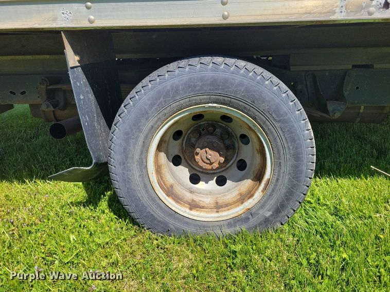 image for item DZ7132 2006 Ford E450 box truck