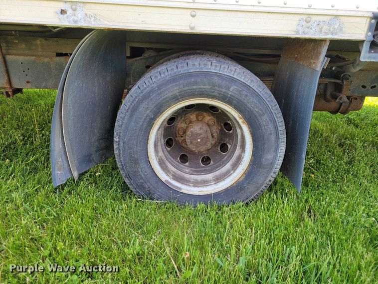 image for item DZ7132 2006 Ford E450 box truck