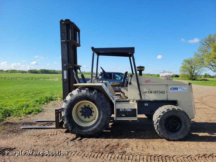 image for item DZ7149 1992 Ingersoll Rand  RT-706J forklift