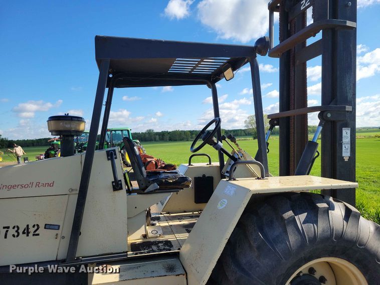 image for item DZ7149 1992 Ingersoll Rand  RT-706J forklift