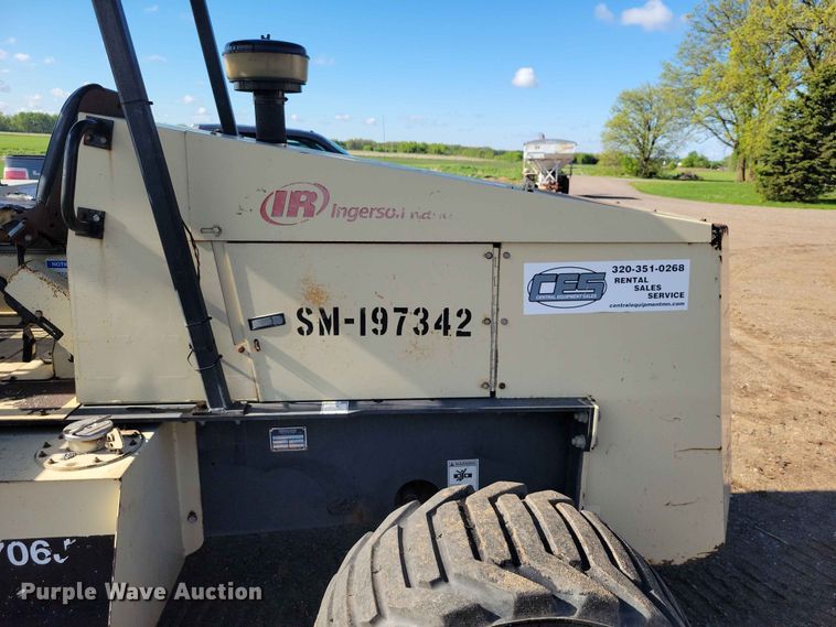 image for item DZ7149 1992 Ingersoll Rand  RT-706J forklift