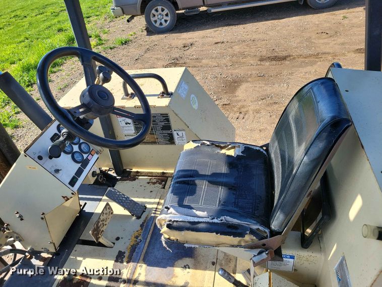 image for item DZ7149 1992 Ingersoll Rand  RT-706J forklift