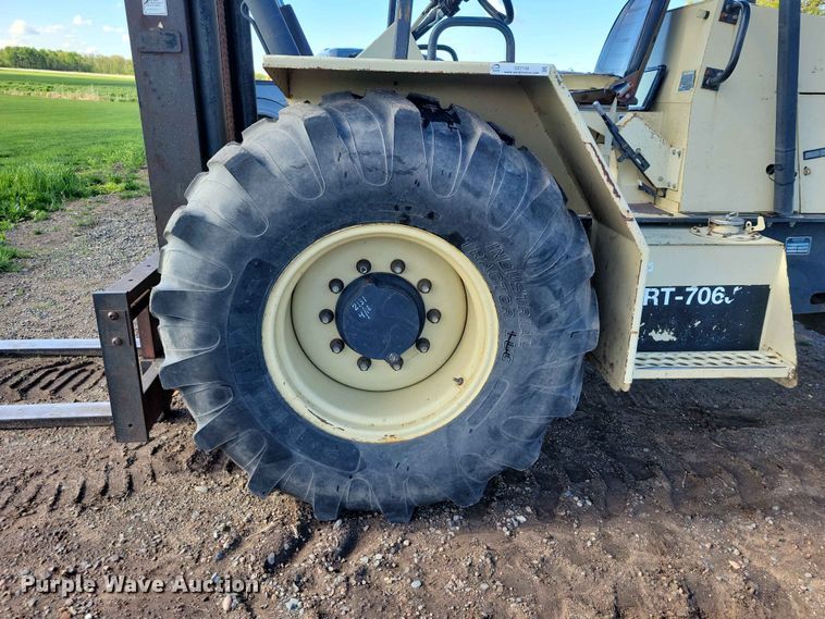image for item DZ7149 1992 Ingersoll Rand  RT-706J forklift