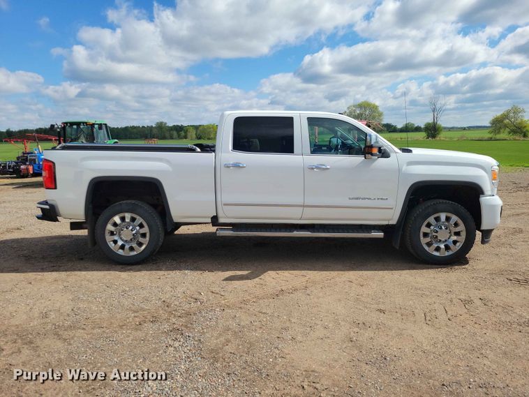image for item DZ7160 2016 GMC Sierra Denali Crew Cab pickup truck