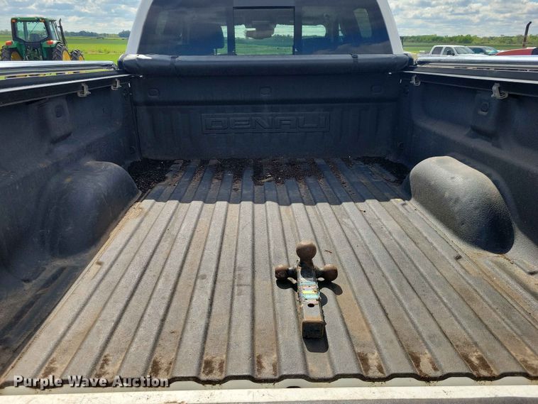 image for item DZ7160 2016 GMC Sierra Denali Crew Cab pickup truck