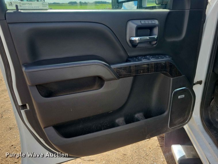 image for item DZ7160 2016 GMC Sierra Denali Crew Cab pickup truck