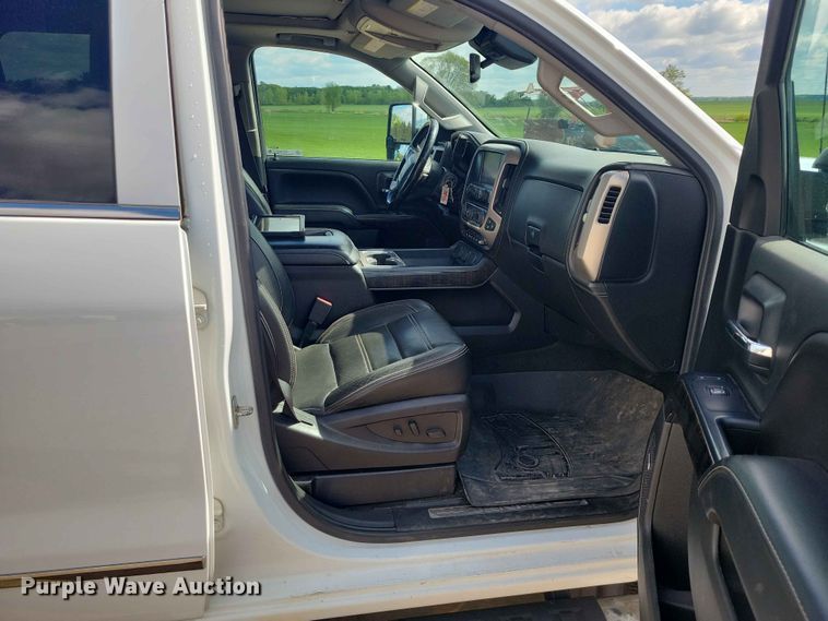 image for item DZ7160 2016 GMC Sierra Denali Crew Cab pickup truck