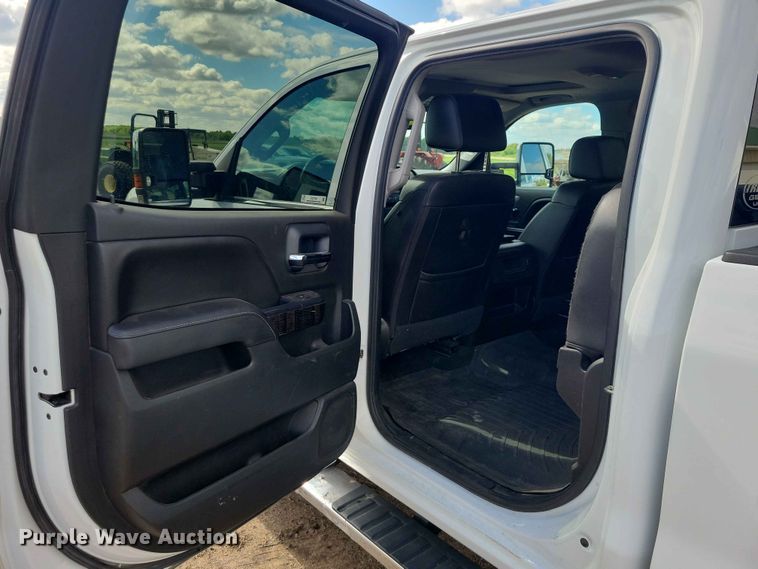 image for item DZ7160 2016 GMC Sierra Denali Crew Cab pickup truck