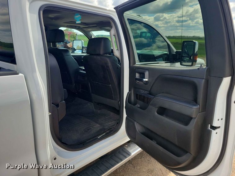 image for item DZ7160 2016 GMC Sierra Denali Crew Cab pickup truck