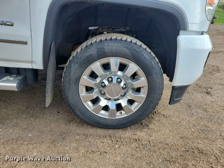image for item DZ7160 2016 GMC Sierra Denali Crew Cab pickup truck