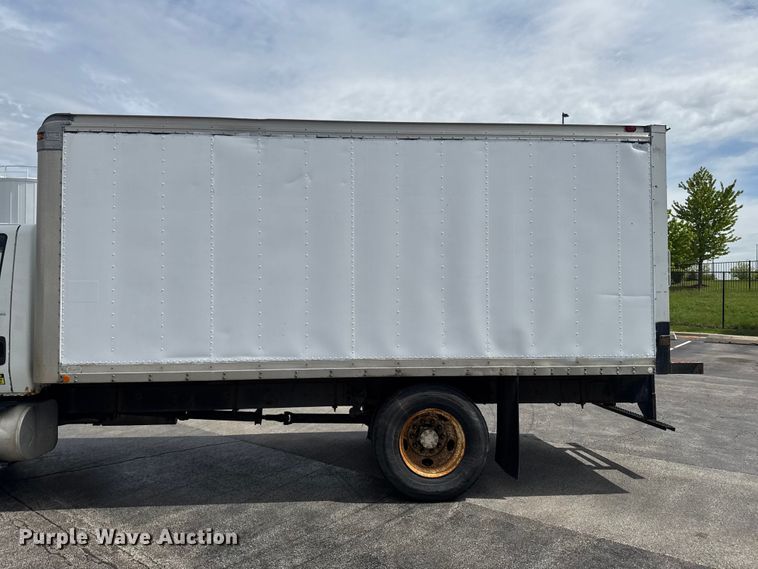 image for item EA2333 2005 International 4300 box truck