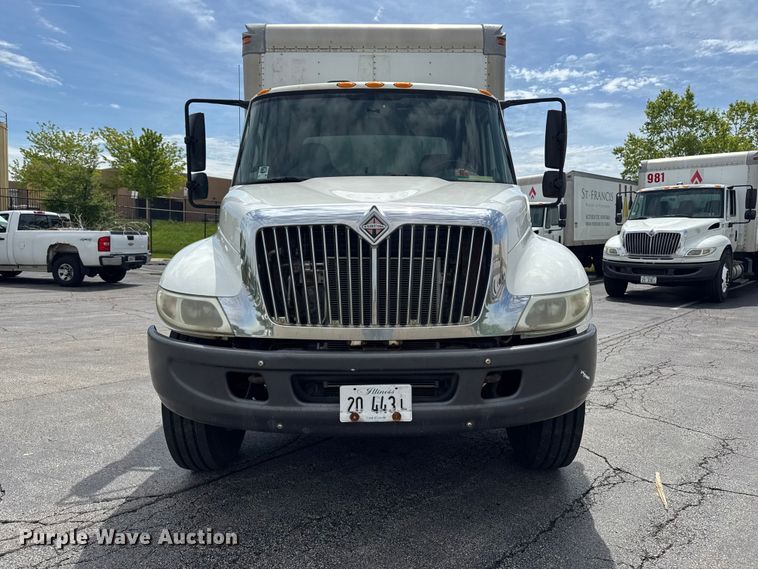 image for item EA2333 2005 International 4300 box truck