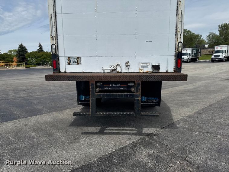 image for item EA2333 2005 International 4300 box truck
