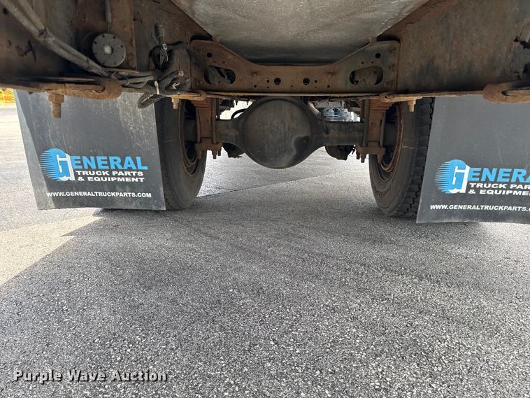 image for item EA2333 2005 International 4300 box truck