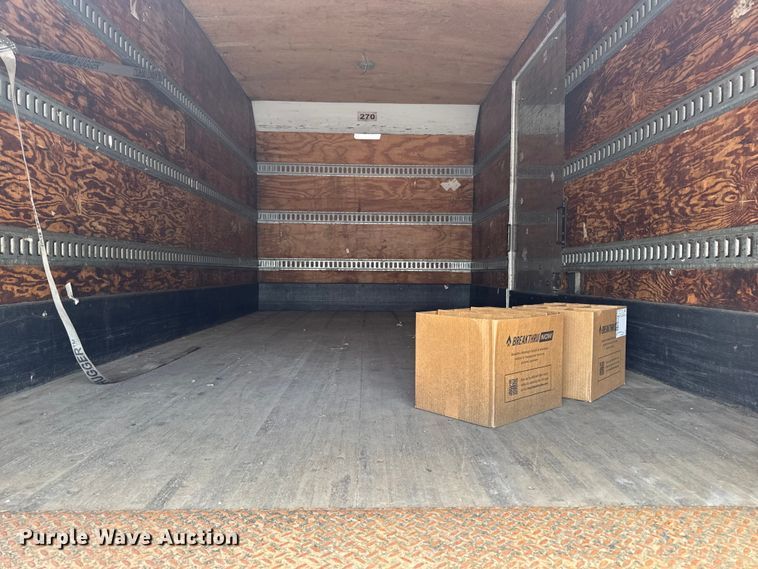image for item EA2333 2005 International 4300 box truck