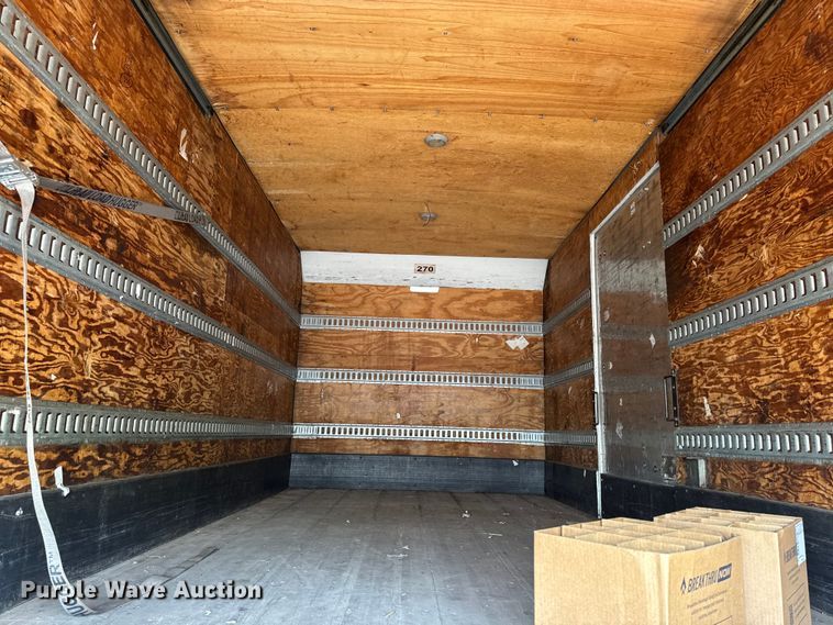 image for item EA2333 2005 International 4300 box truck