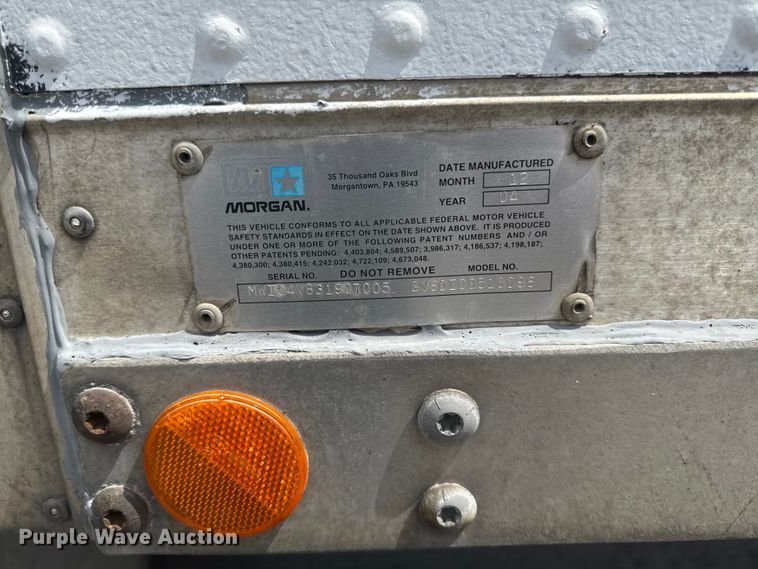 image for item EA2333 2005 International 4300 box truck