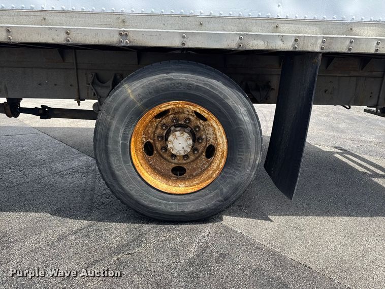 image for item EA2333 2005 International 4300 box truck