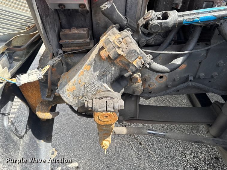 image for item EA2333 2005 International 4300 box truck