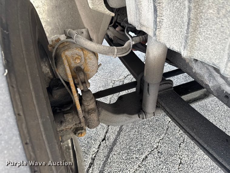 image for item EA2333 2005 International 4300 box truck