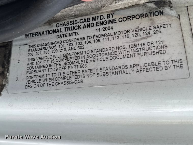image for item EA2333 2005 International 4300 box truck