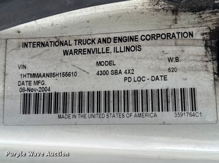 image for item EA2333 2005 International 4300 box truck