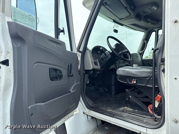 image for item EA2334 2009 International DuraStar 4300 box truck