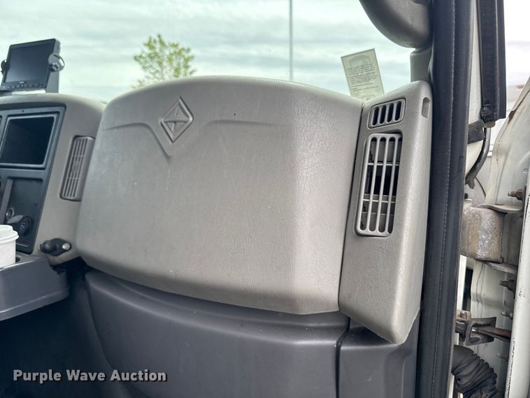 image for item EA2334 2009 International DuraStar 4300 box truck
