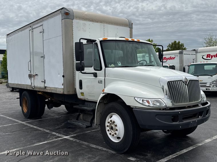 image for item EA2335 2005 International 4300 box truck