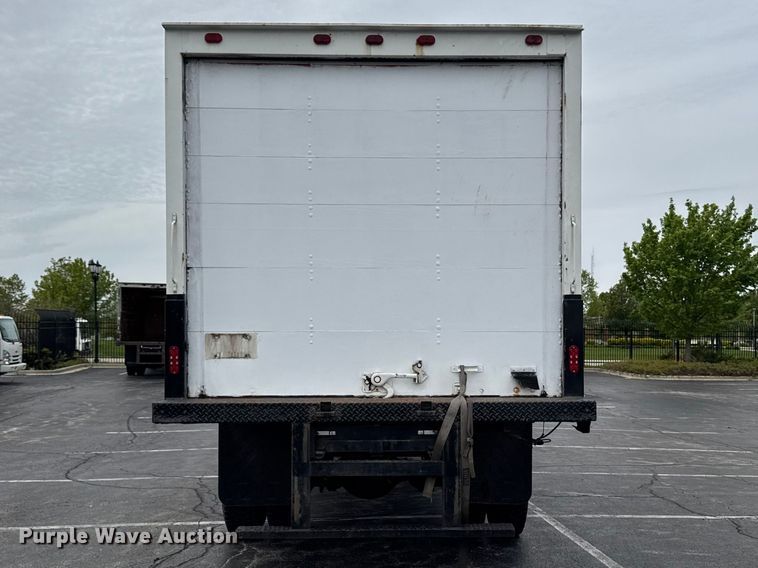 image for item EA2335 2005 International 4300 box truck