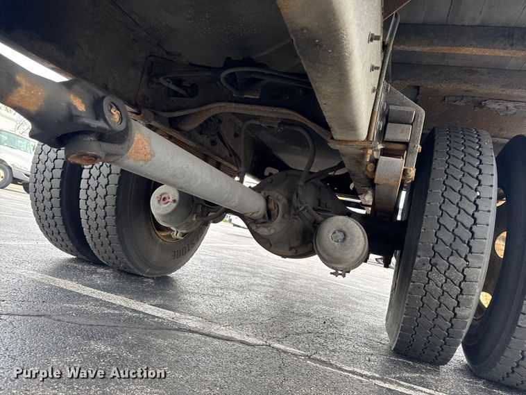 image for item EA2335 2005 International 4300 box truck