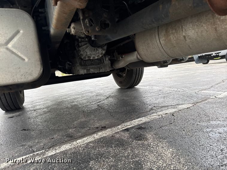 image for item EA2335 2005 International 4300 box truck