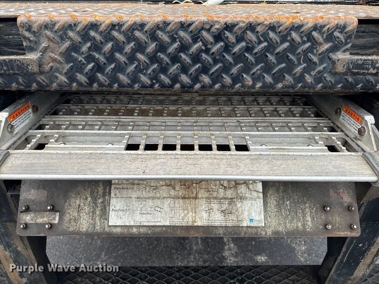 image for item EA2335 2005 International 4300 box truck