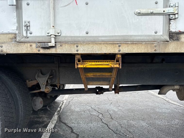 image for item EA2335 2005 International 4300 box truck