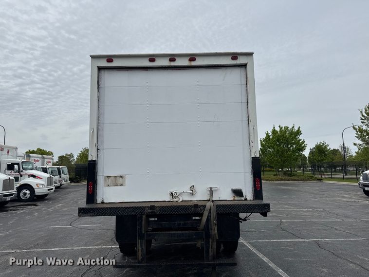 image for item EA2335 2005 International 4300 box truck